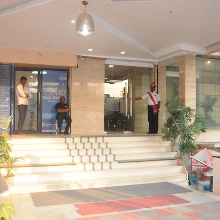 Suvarna Regency Hassan Esterno foto