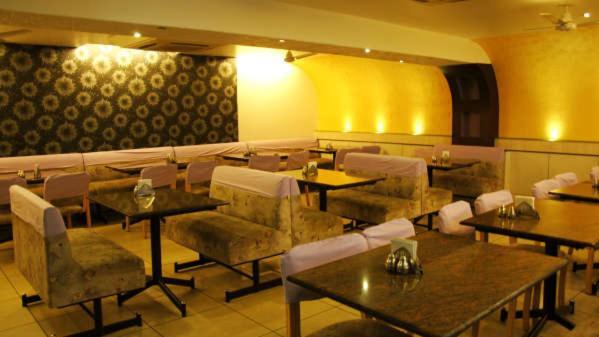 Suvarna Regency Hassan Esterno foto