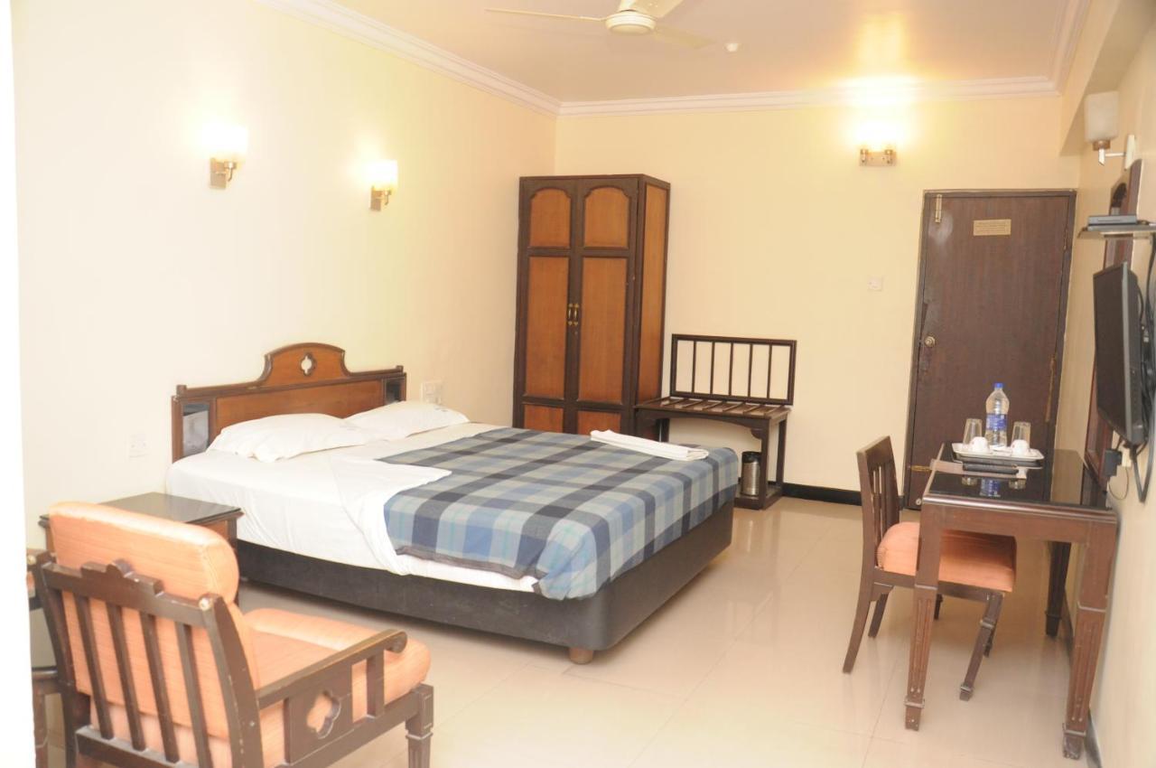 Suvarna Regency Hassan Esterno foto