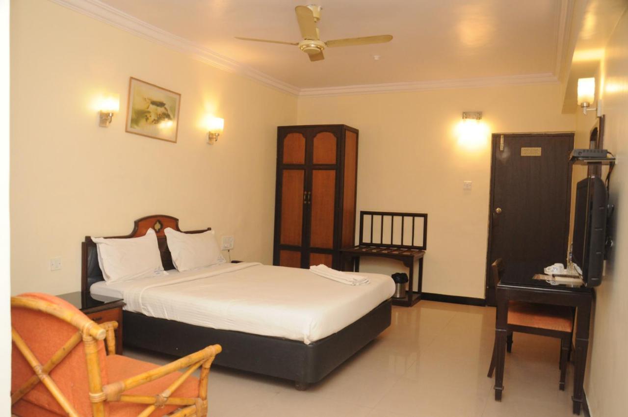 Suvarna Regency Hassan Esterno foto