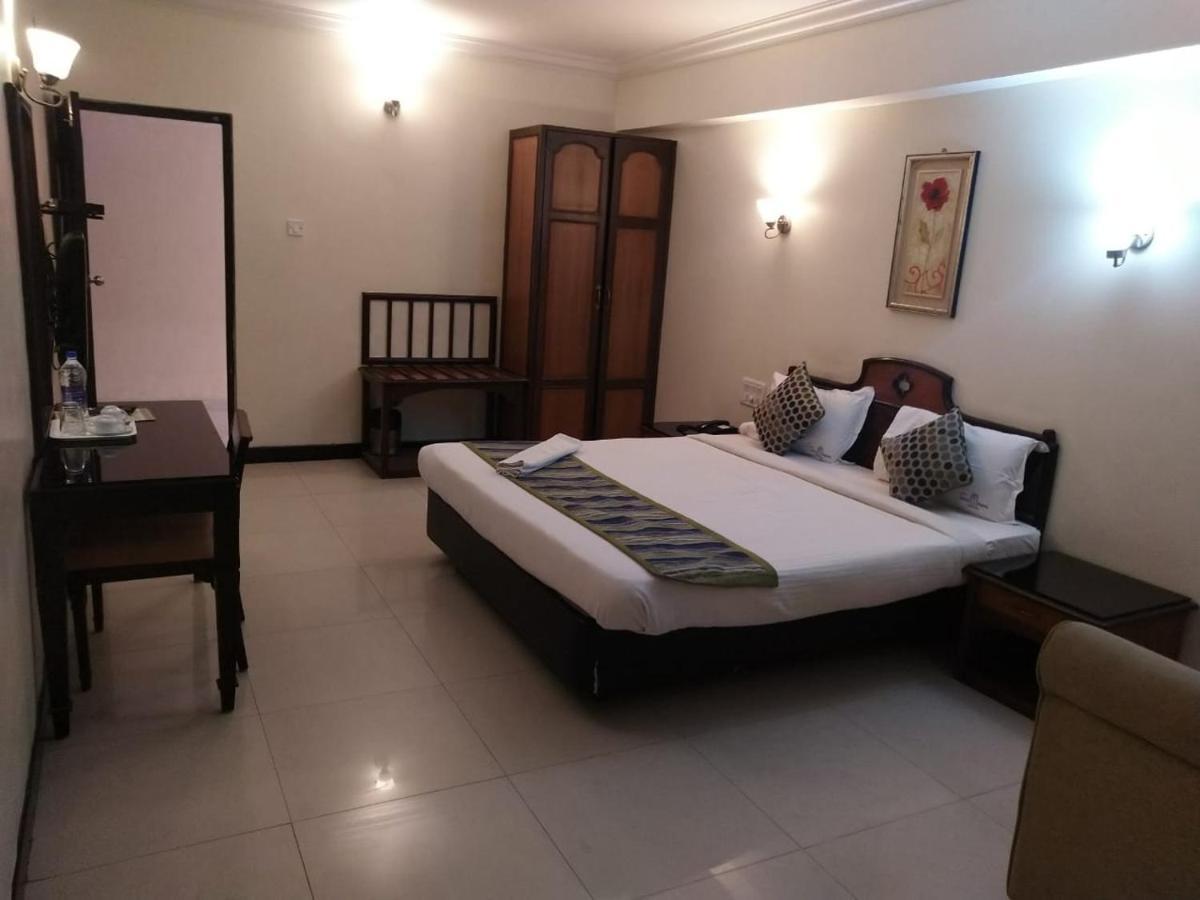 Suvarna Regency Hassan Esterno foto