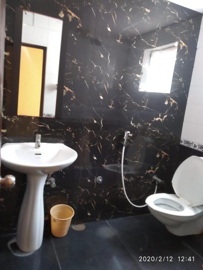 Suvarna Regency Hassan Esterno foto