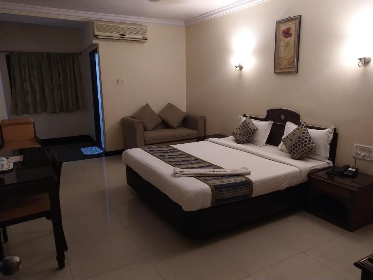 Suvarna Regency Hassan Esterno foto