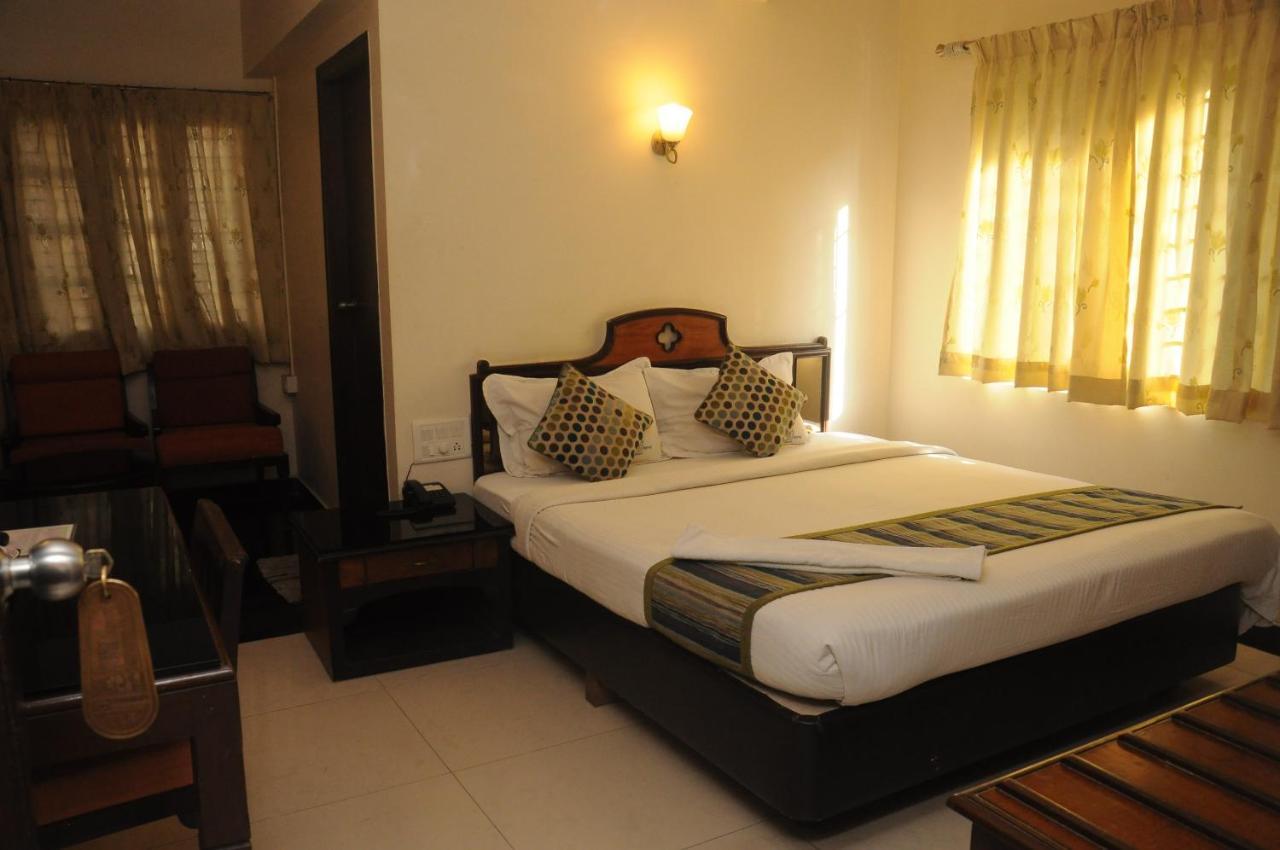 Suvarna Regency Hassan Esterno foto