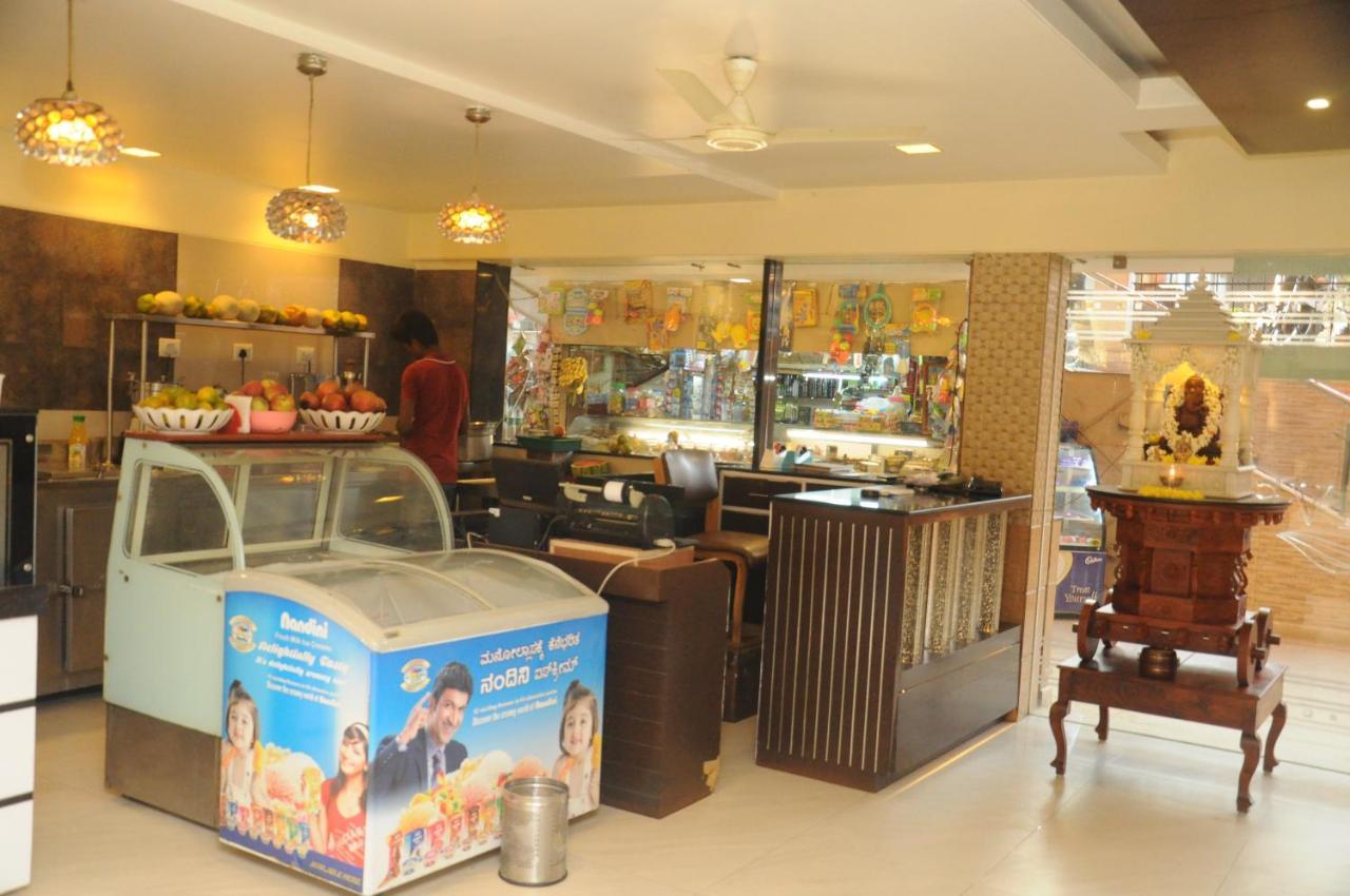 Suvarna Regency Hassan Esterno foto