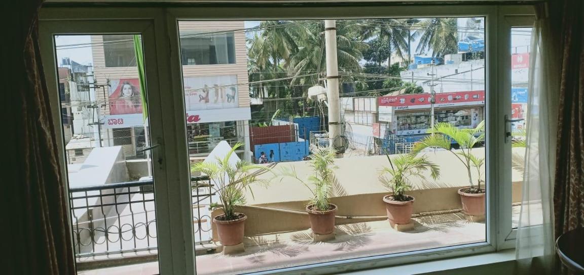 Suvarna Regency Hassan Esterno foto